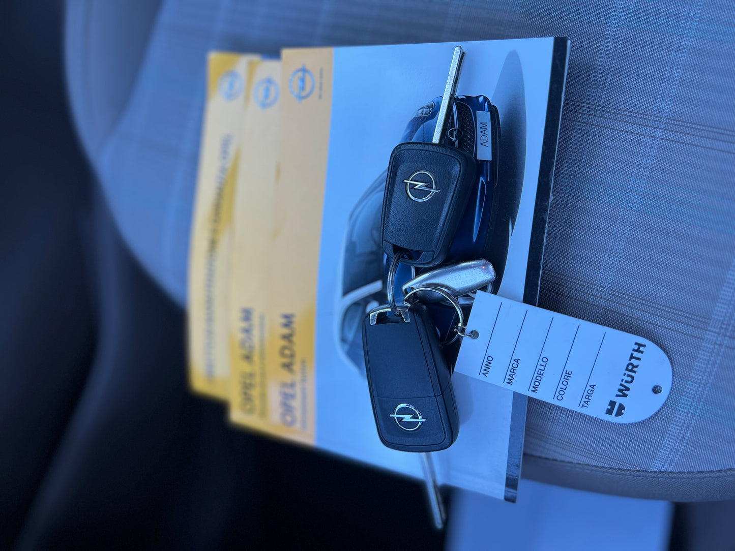 Opel Adam White-black Link