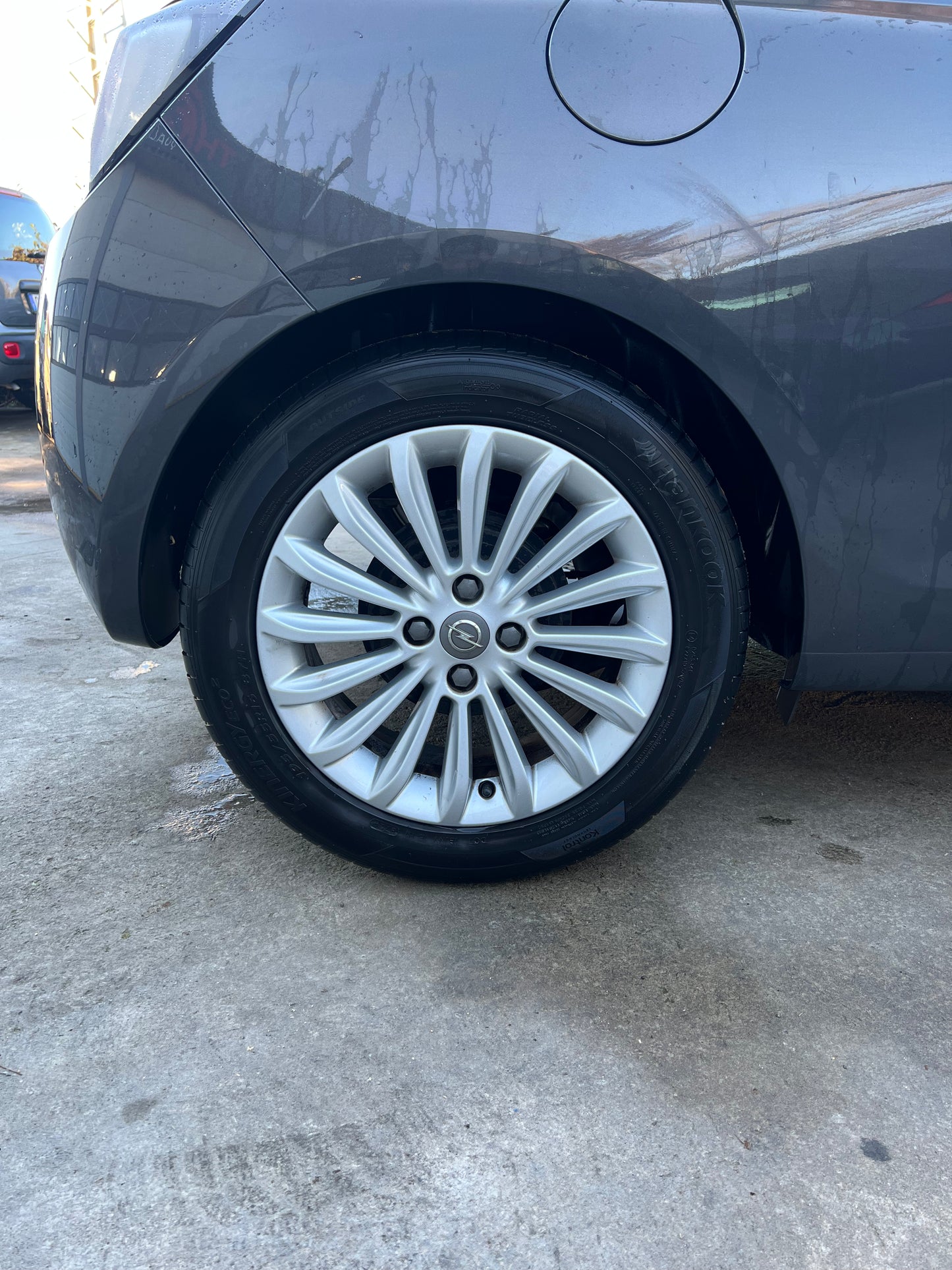 Opel Adam White-black Link