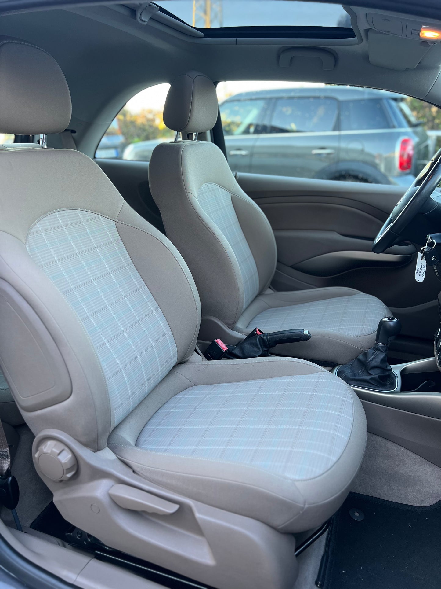 Opel Adam White-black Link